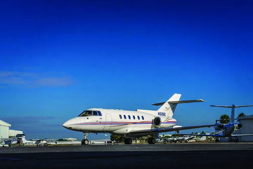 Exterior view of a 1993 Hawker 800A, N58BL.