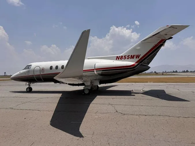 Exterior view of a 1993 Hawker 800A, N855MW.