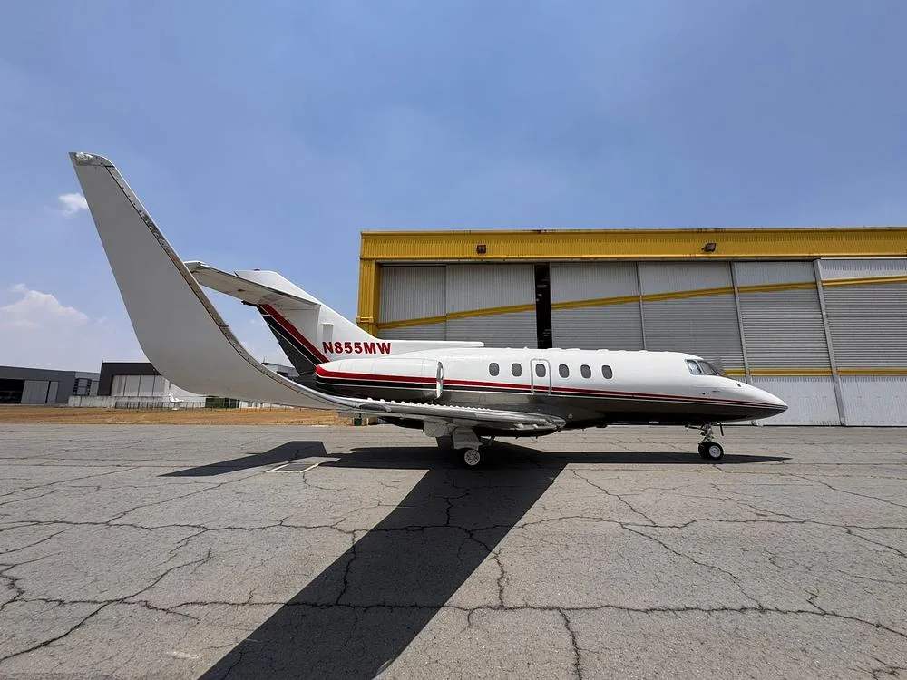 Exterior view of a 1993 Hawker 800A, N855MW.