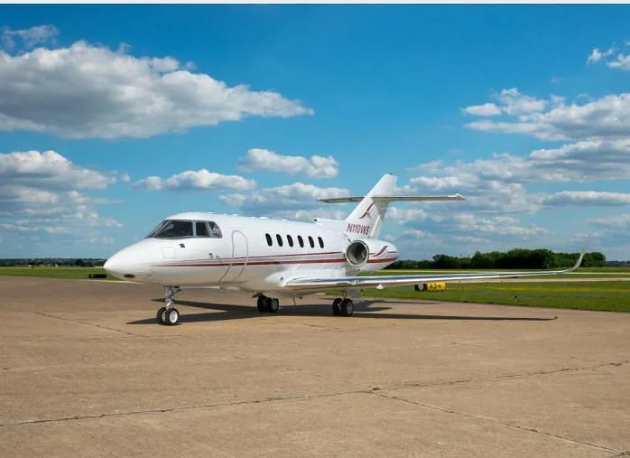 Exterior view of a 1998 Hawker 800XP, N110SW.