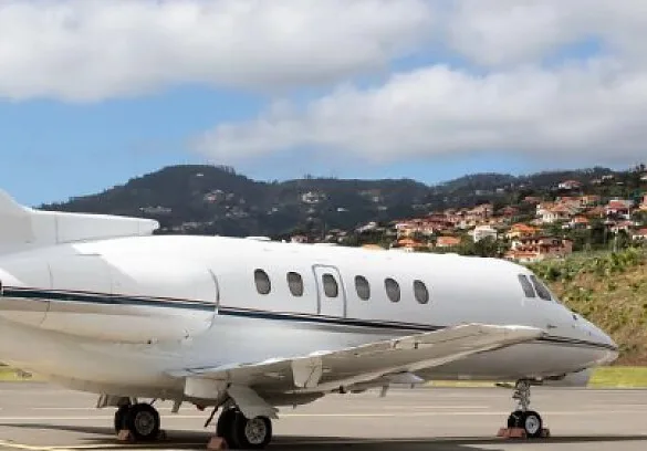 Exterior view of a 1997 Hawker 850XP.