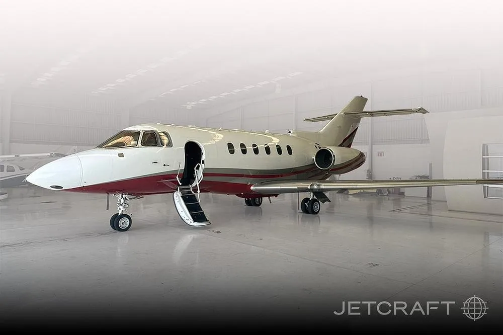 Marketing image of a 2008 Hawker 850XP.