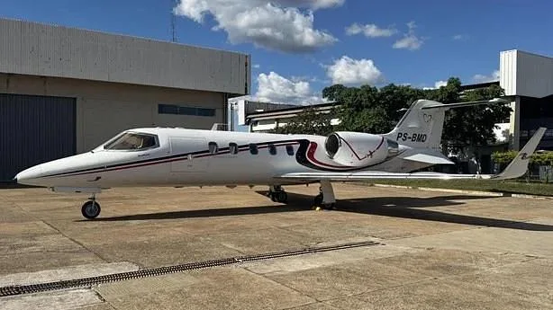 Exterior view of a 2001 Learjet 31A, PS-BMD.