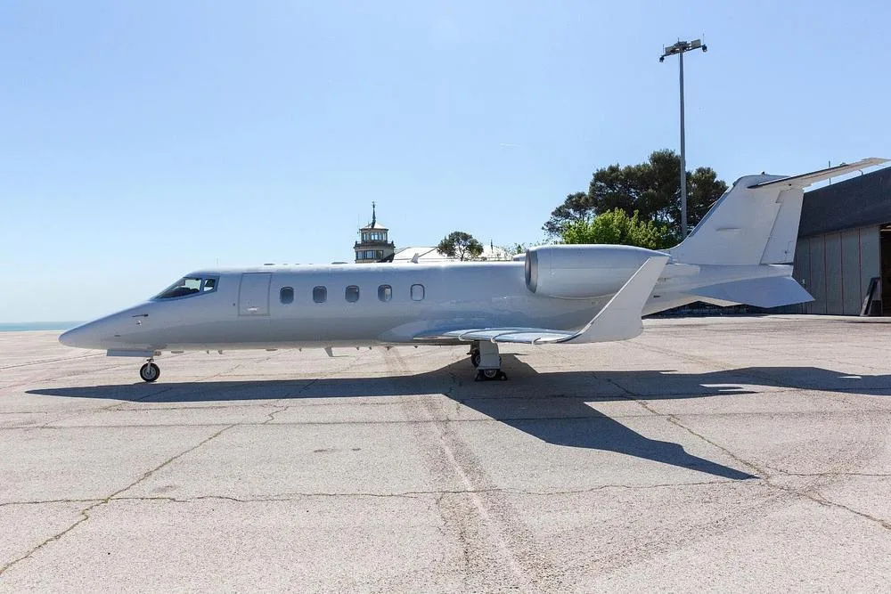 Exterior view of a 1994 Learjet 60XR, N32SW.