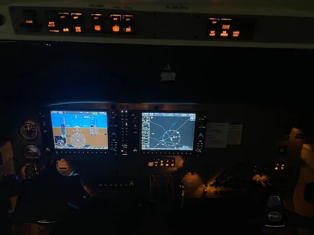 Cockpit and instrument panel of a 2007 Piper 6X 2007.