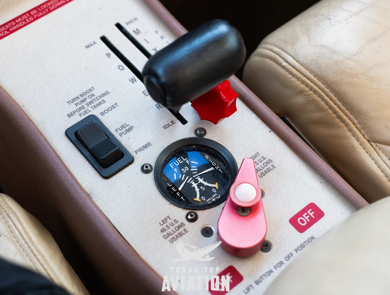 Cockpit and instrument panel of a 2003 Cirrus SR22.