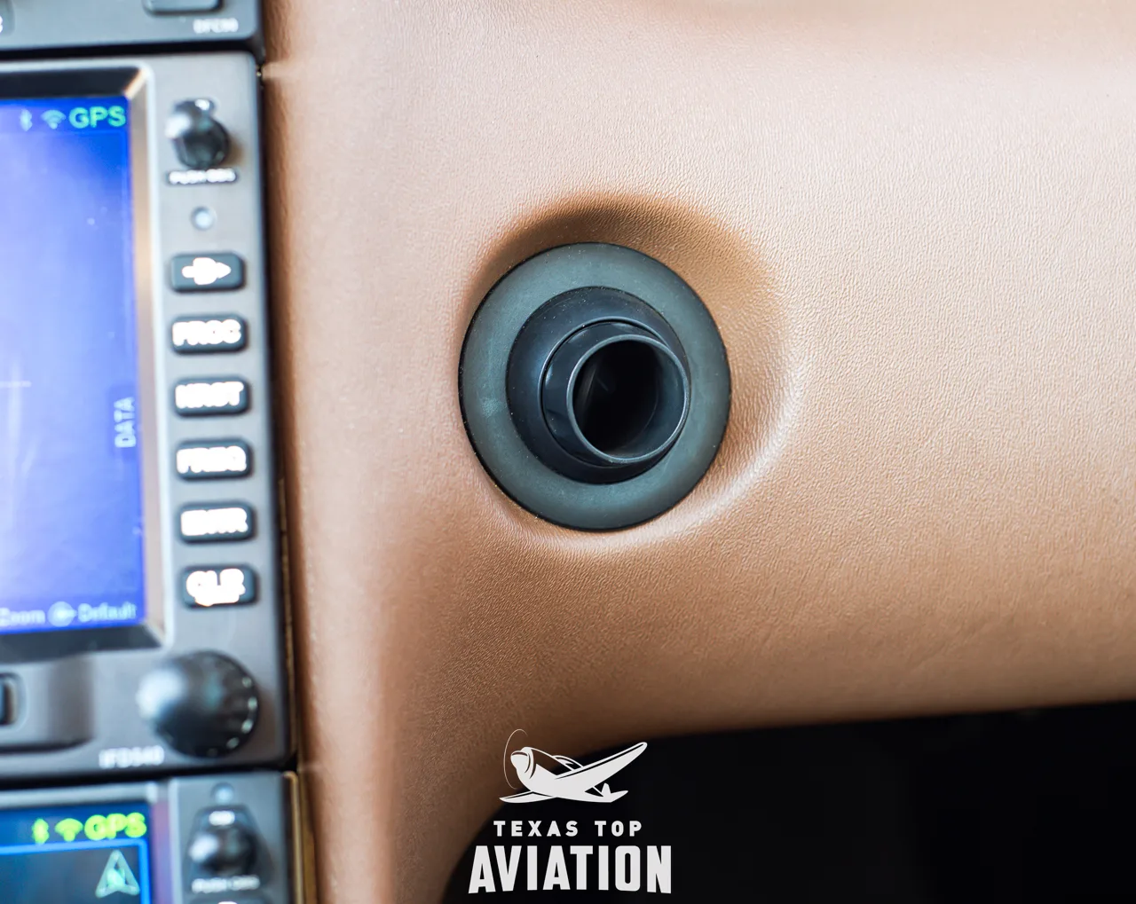 Avionics suite of a 2003 Cirrus SR22.