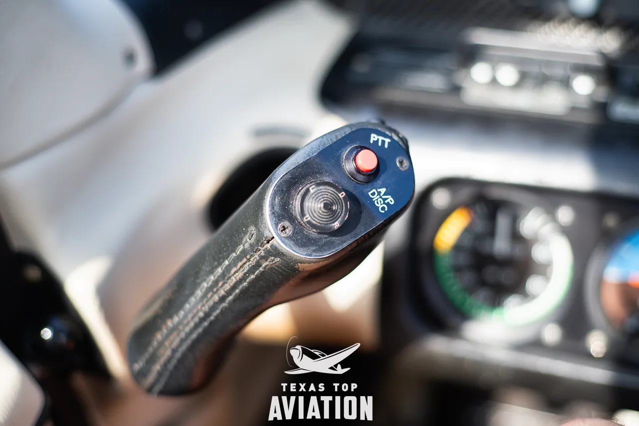 Exterior view of a 2006 Cirrus SR22 G2, N811GT.