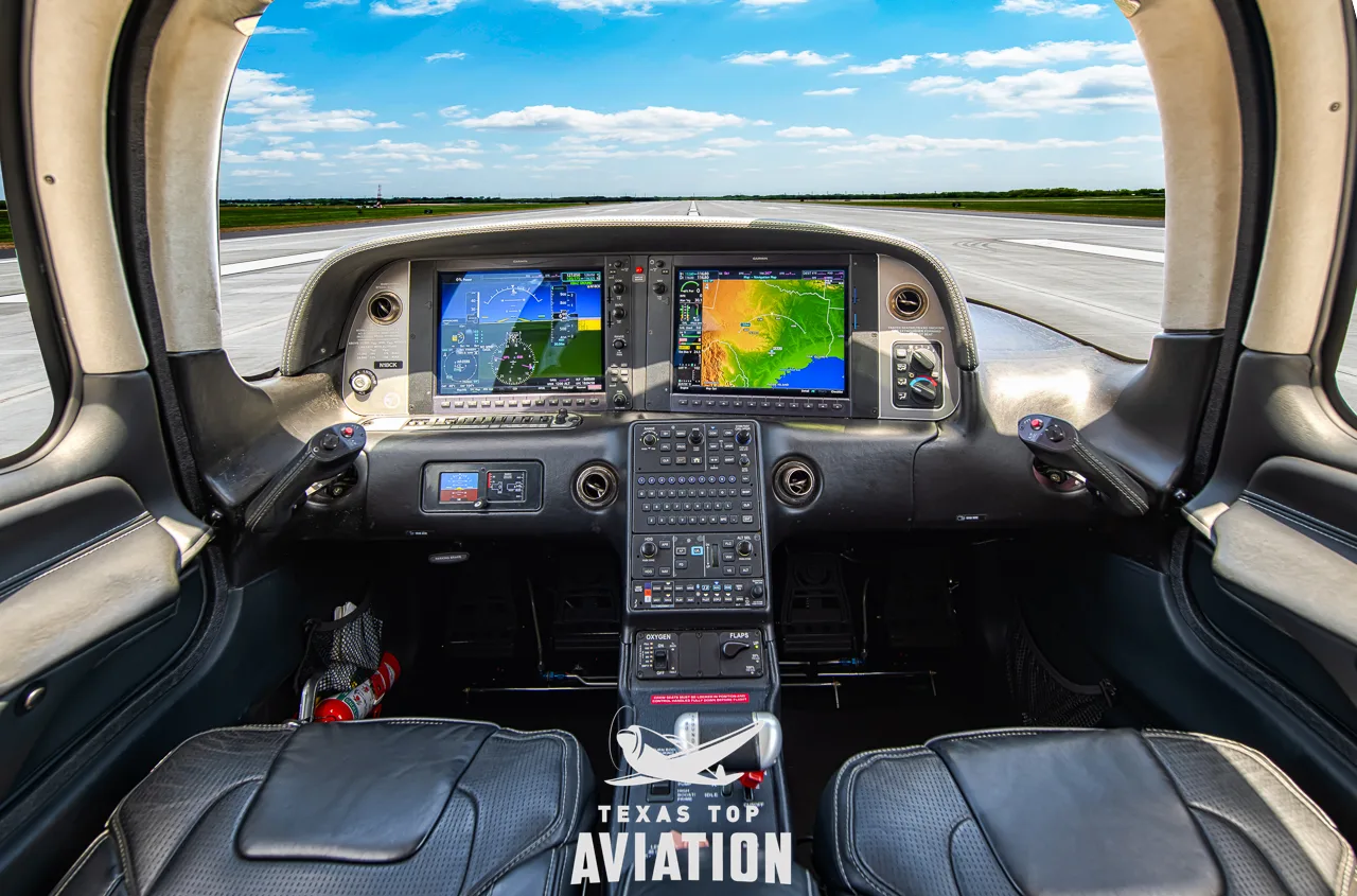 Avionics suite of a 2017 Cirrus SR22T G6.