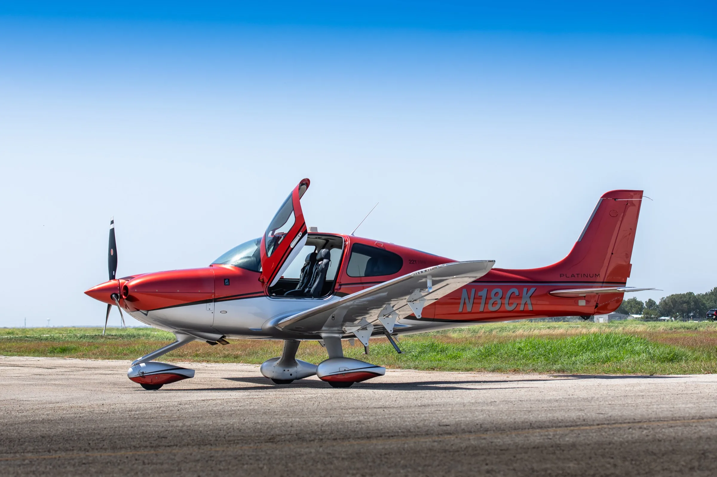 Exterior view of a 2017 Cirrus SR22T G6, N18CK.