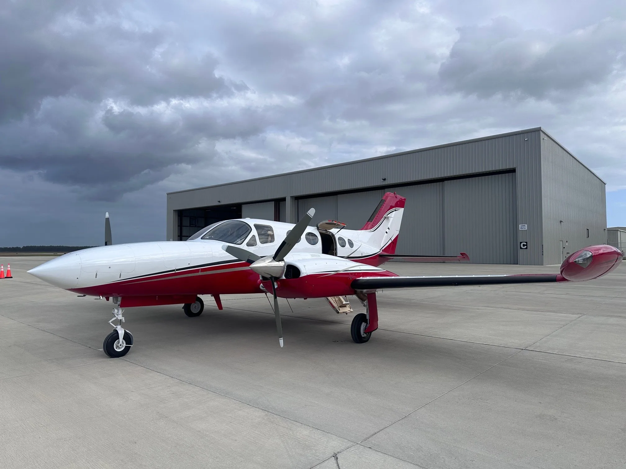 Exterior view of a 1976 Beechcraft A36 Bonanza 36, N413WG.
