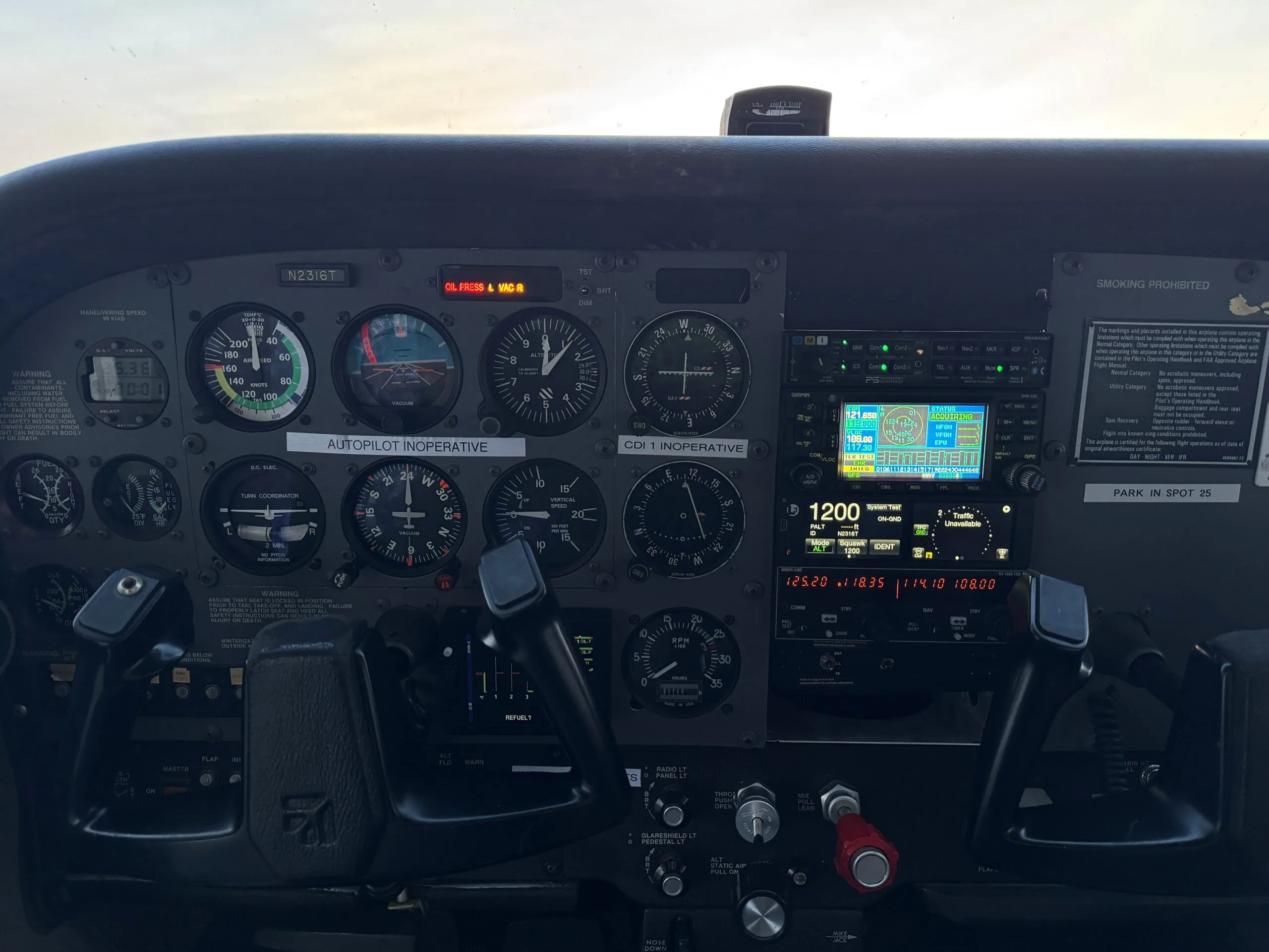 Cockpit and instrument panel of a 1999 Cessna 172R.