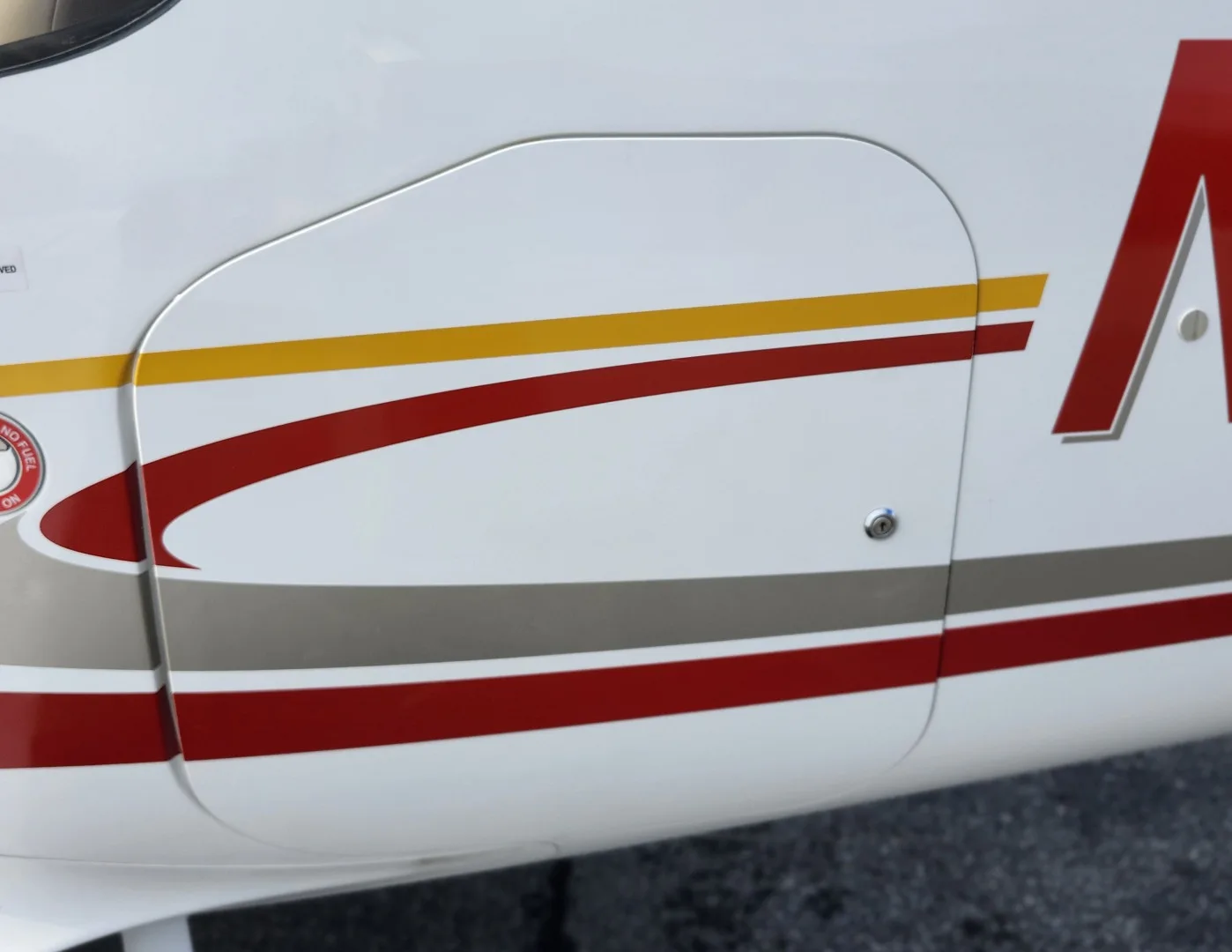 Engine detail of a 2004 Cirrus SR22 G2.