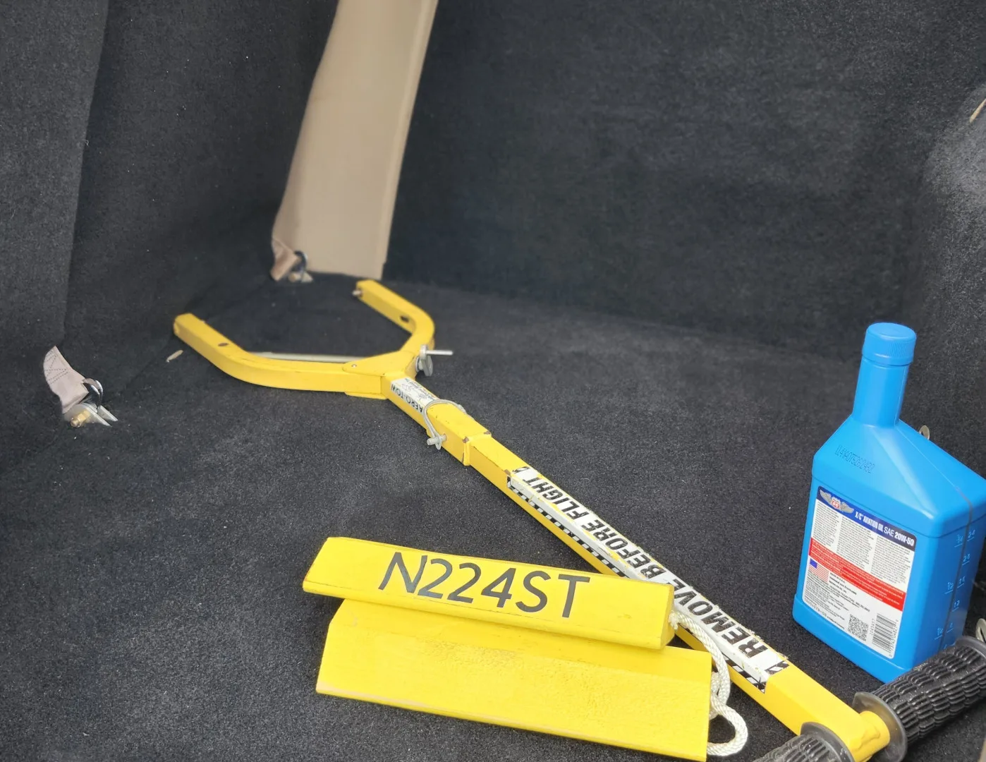 Exterior view of a 2004 Cirrus SR22 G2, N224ST.