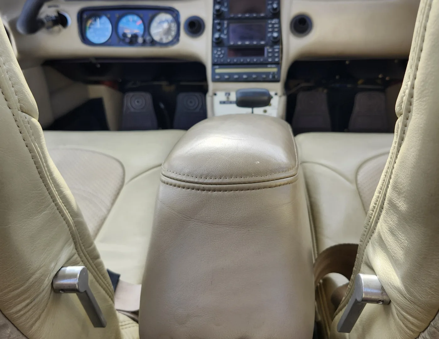 Cabin interior of a 2004 Cirrus SR22 G2.
