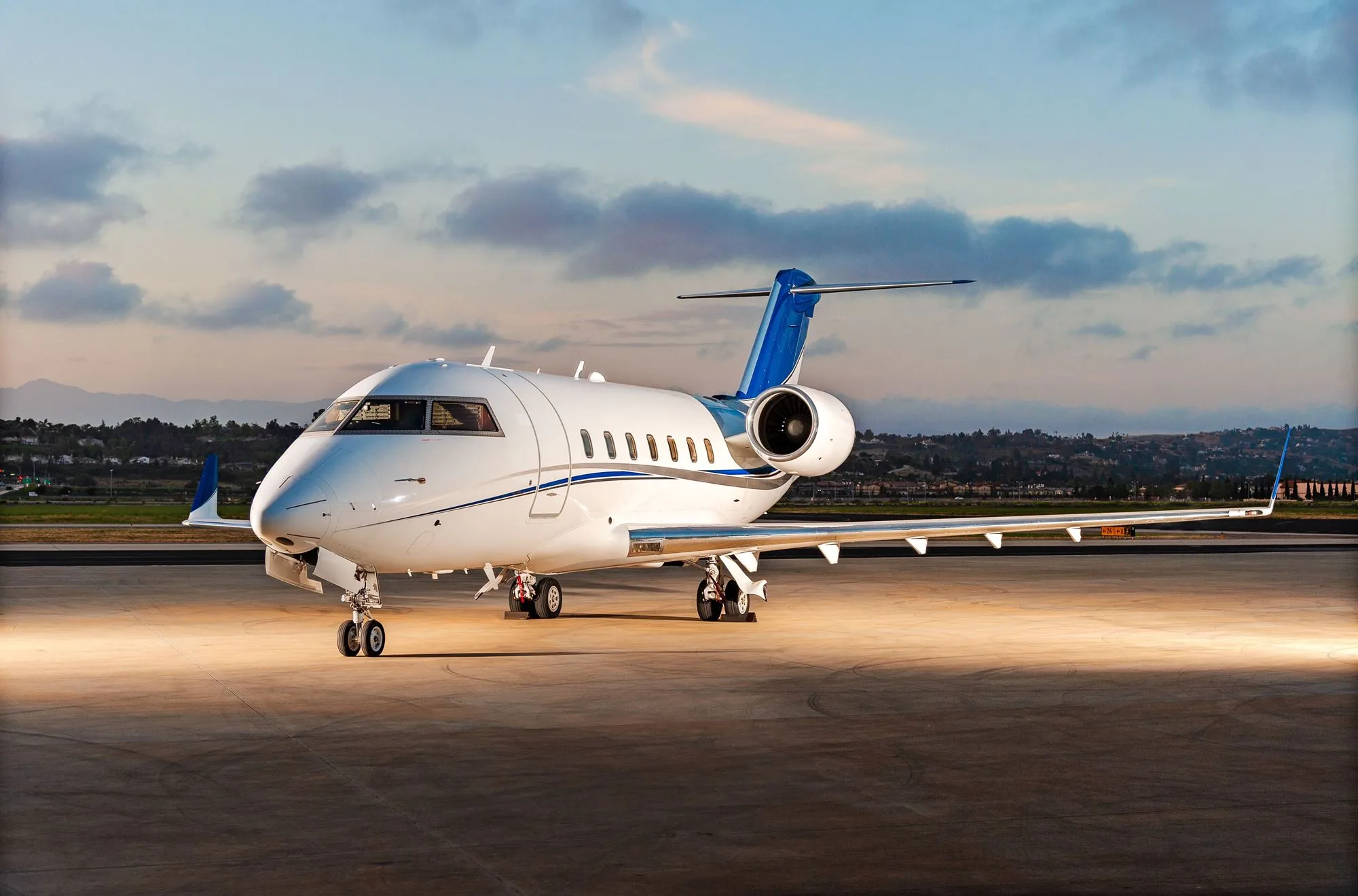 Challenger 604