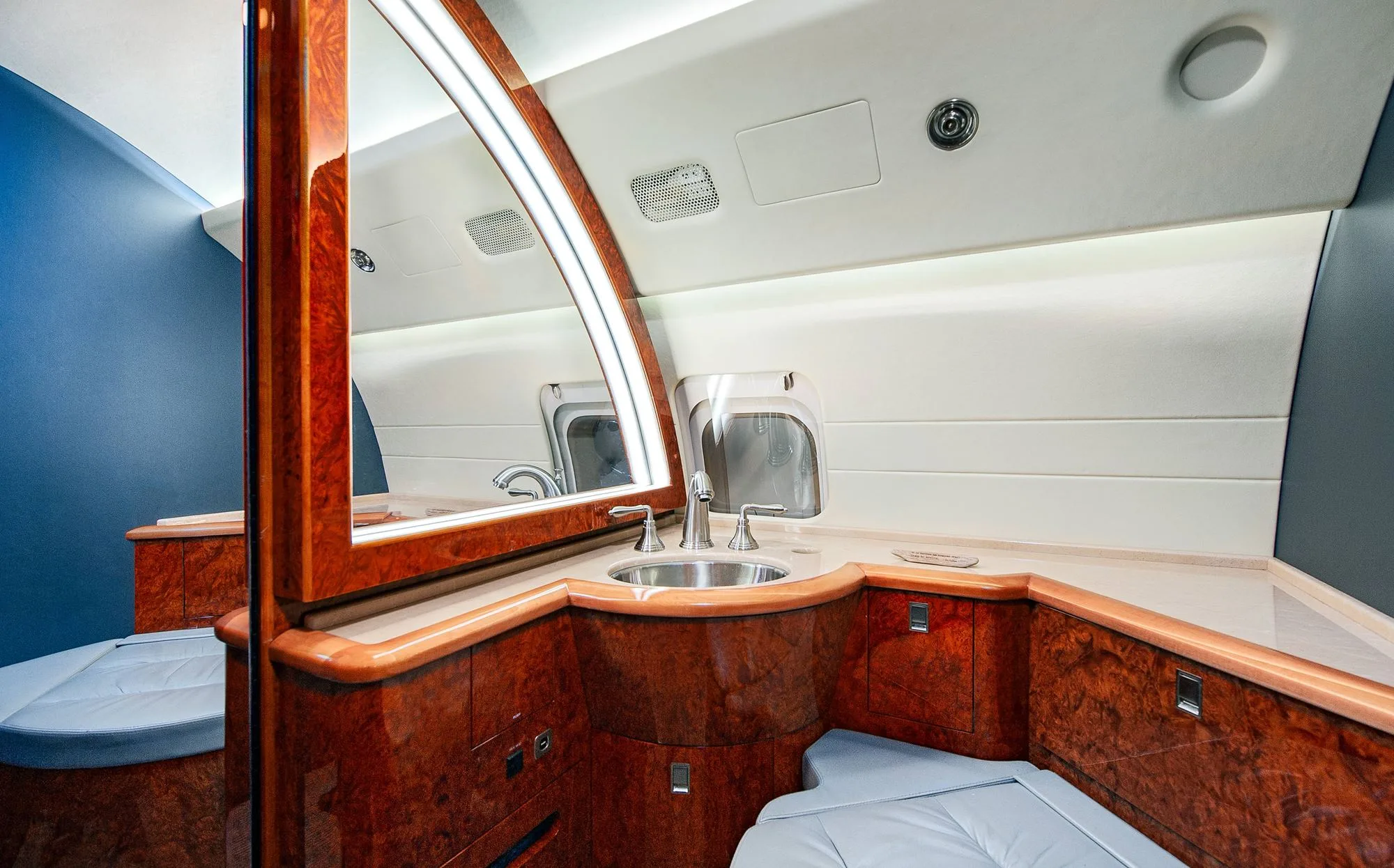 Challenger 604