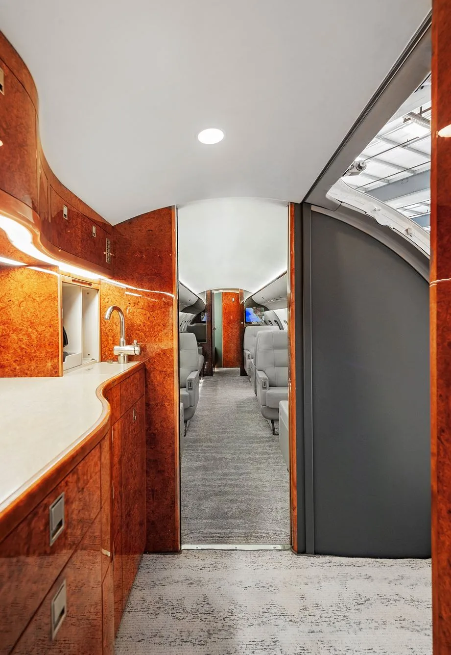 Challenger 604