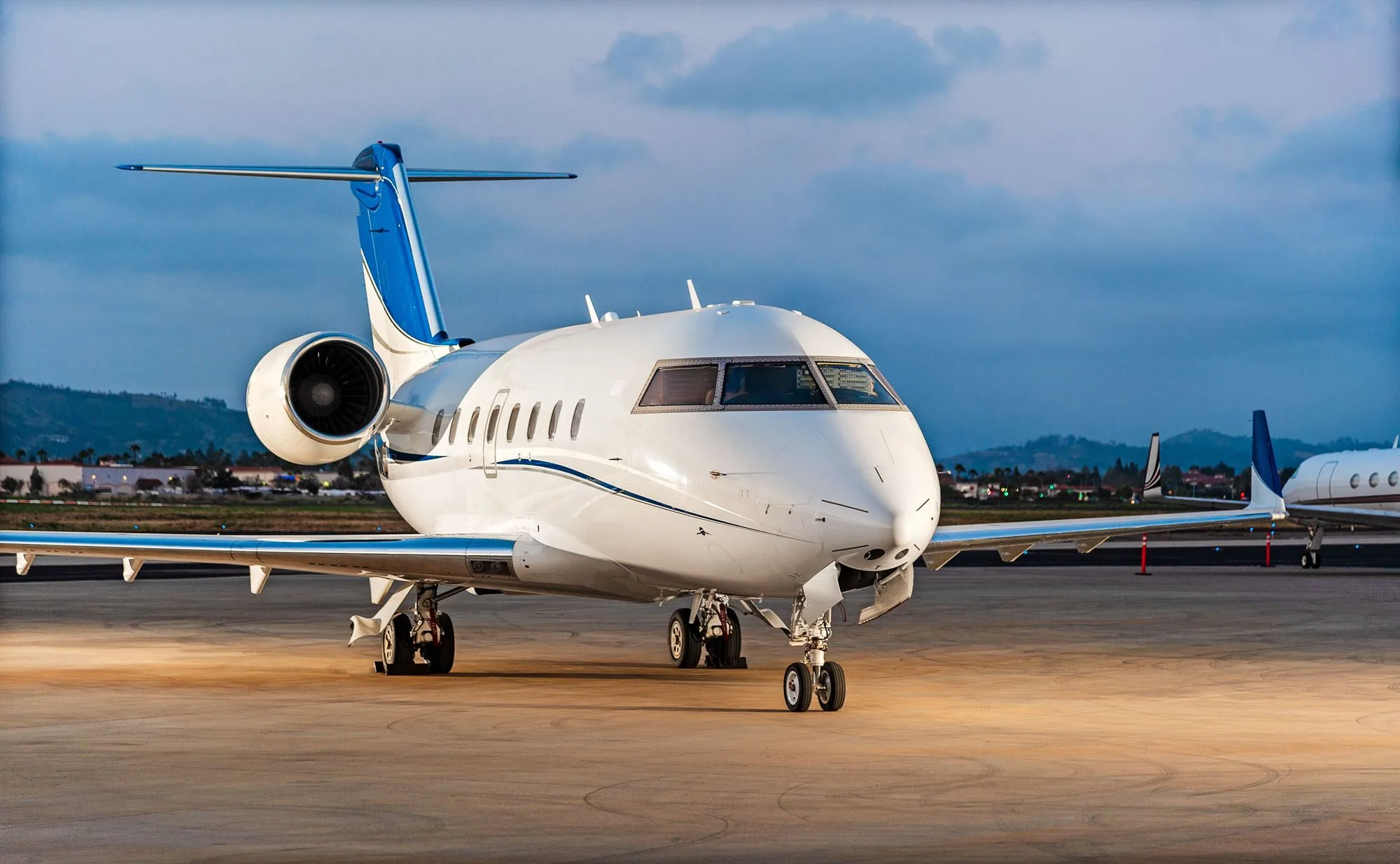 Challenger 604