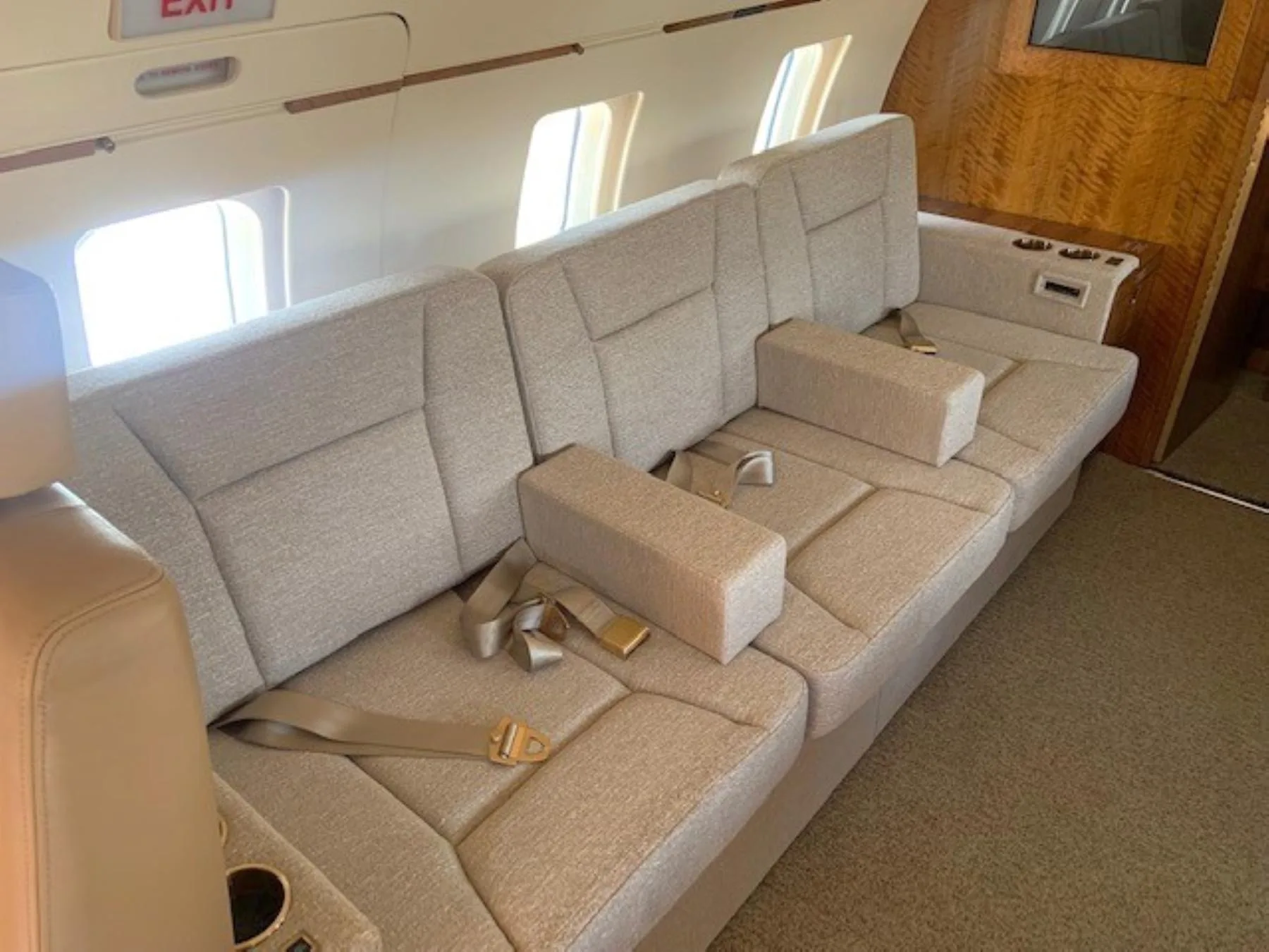 Challenger 604