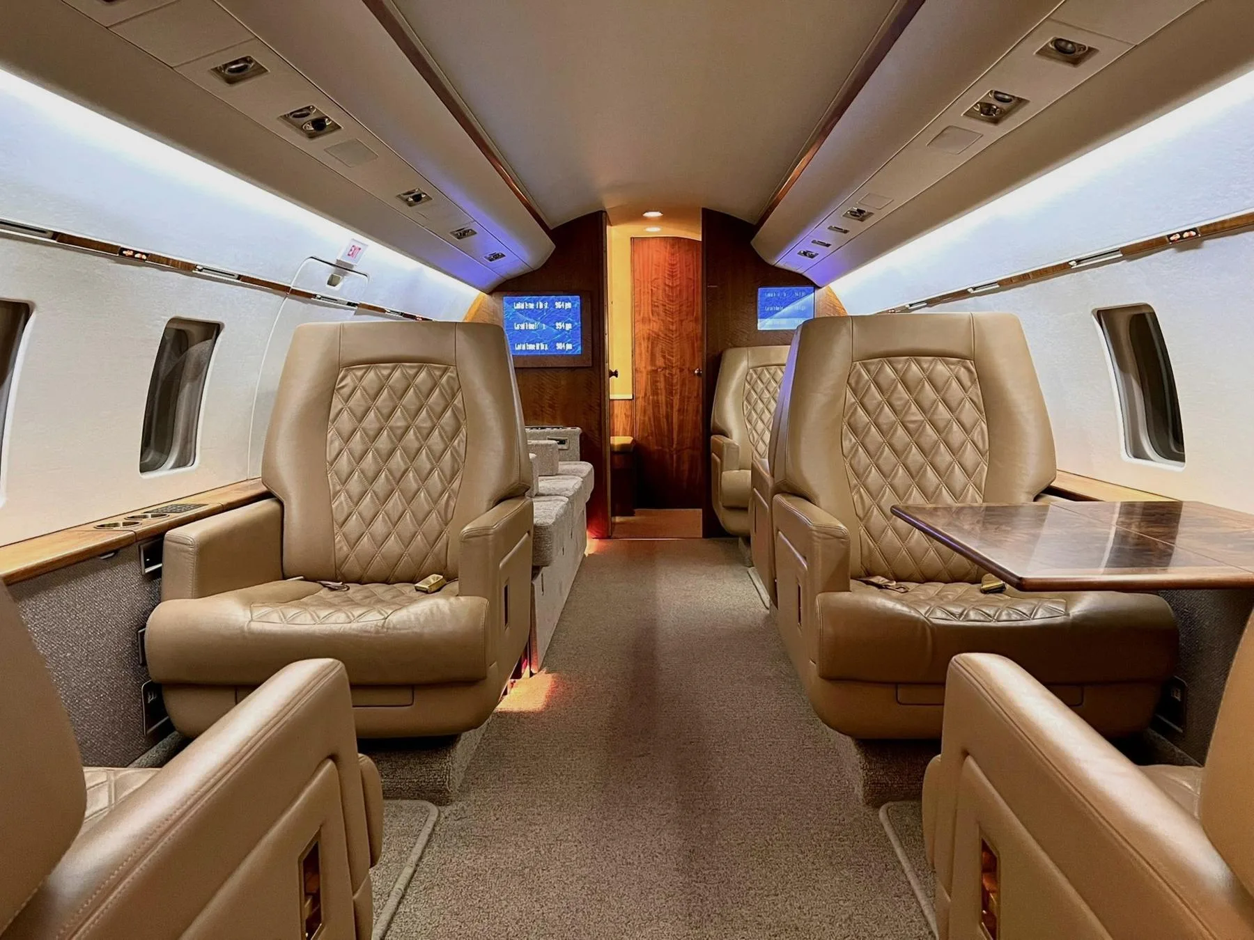 Challenger 604