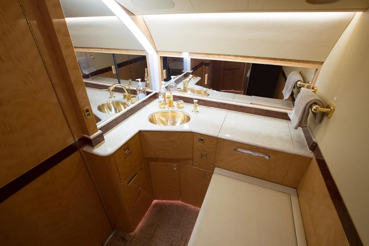 Challenger 604
