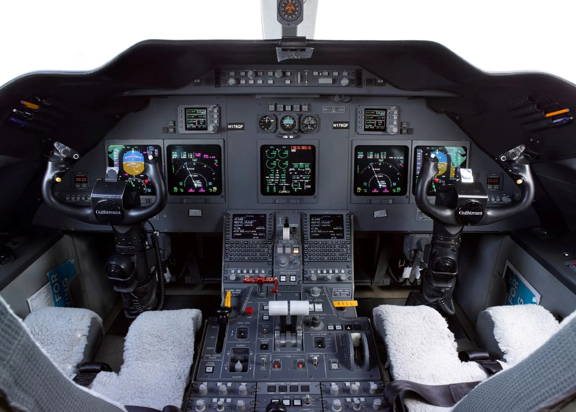 Cockpit and instrument panel of a Gulfstream G200.