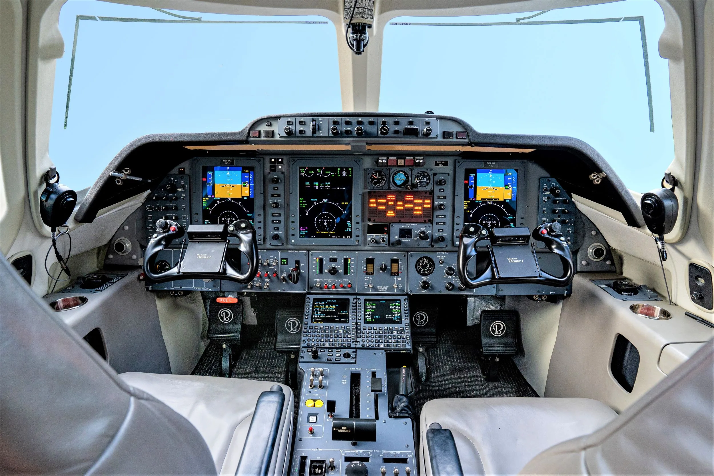 Cockpit and instrument panel of a Beechcraft Premier 1A.