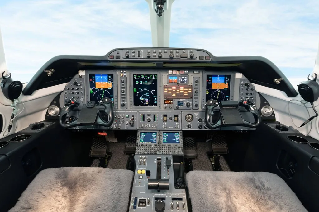 Cockpit and instrument panel of a Beechcraft Premier I.
