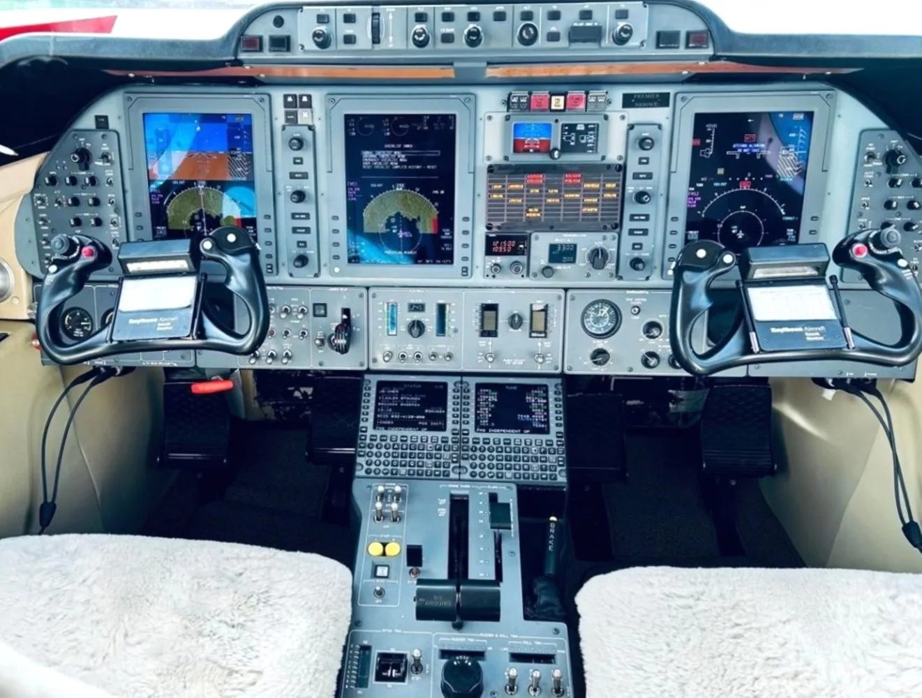 Cockpit and instrument panel of a Beechcraft Premier I.