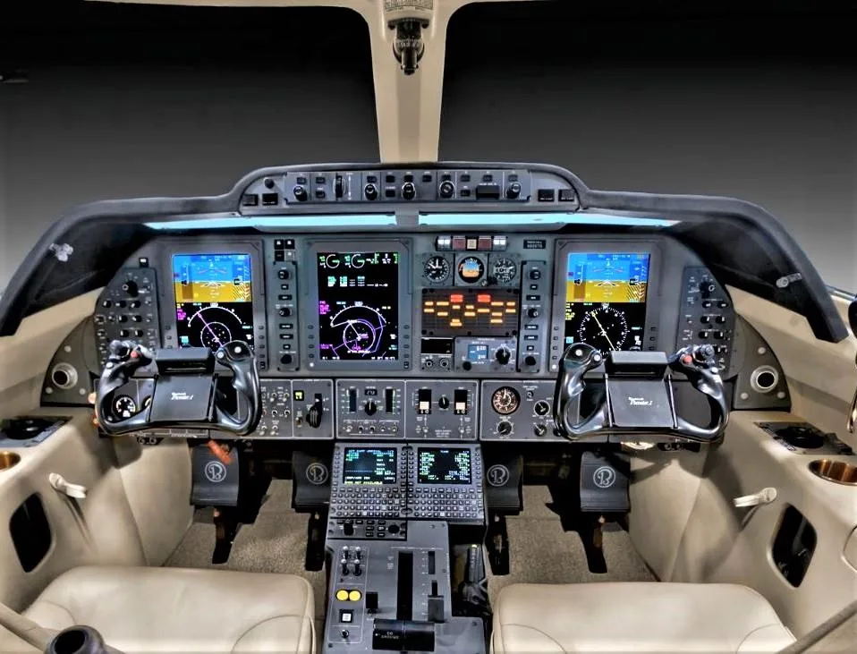 Cockpit and instrument panel of a Beechcraft Premier IA.