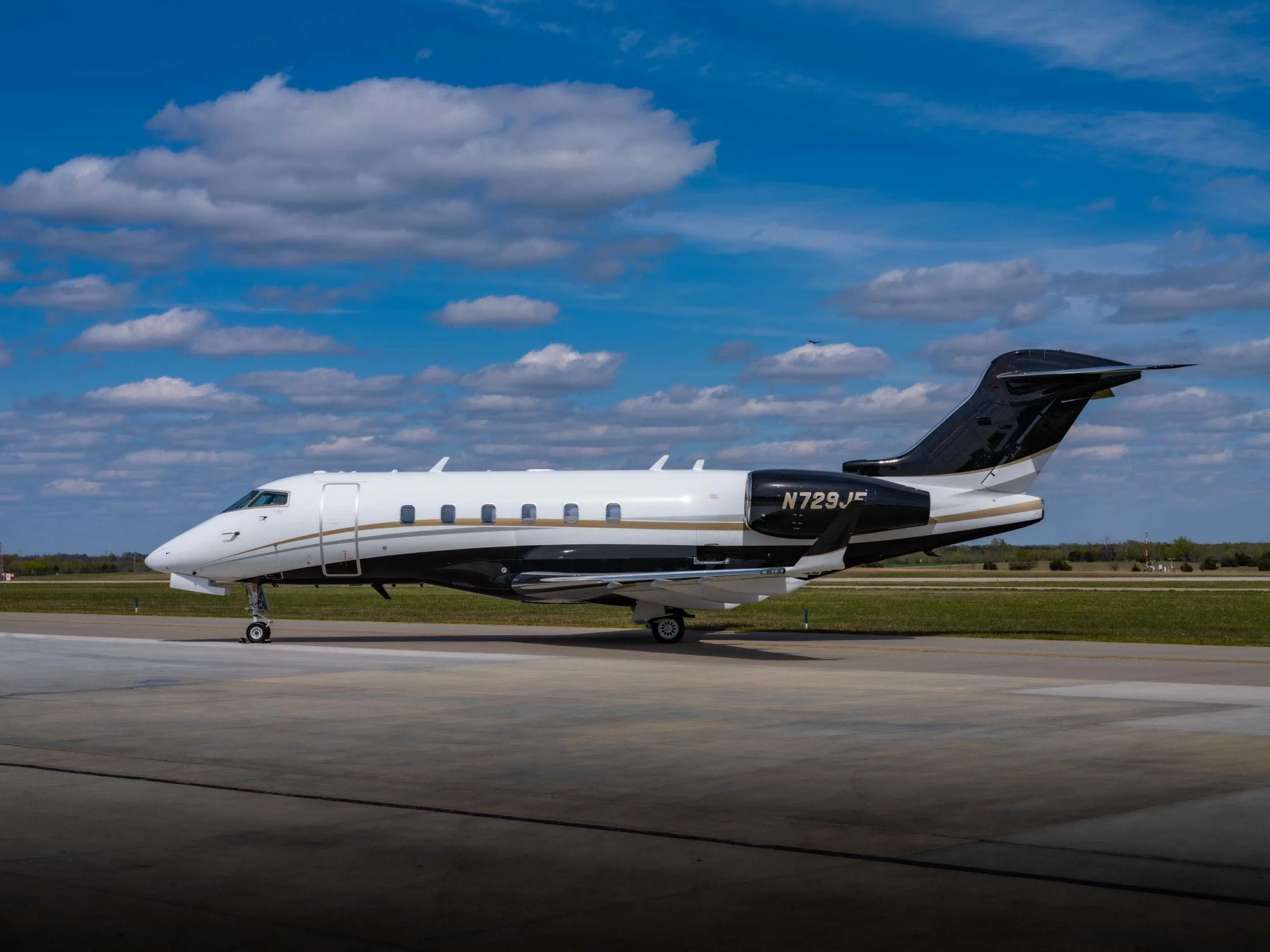 Exterior view of a 2008 Bombardier Challenger 300, N729JF.