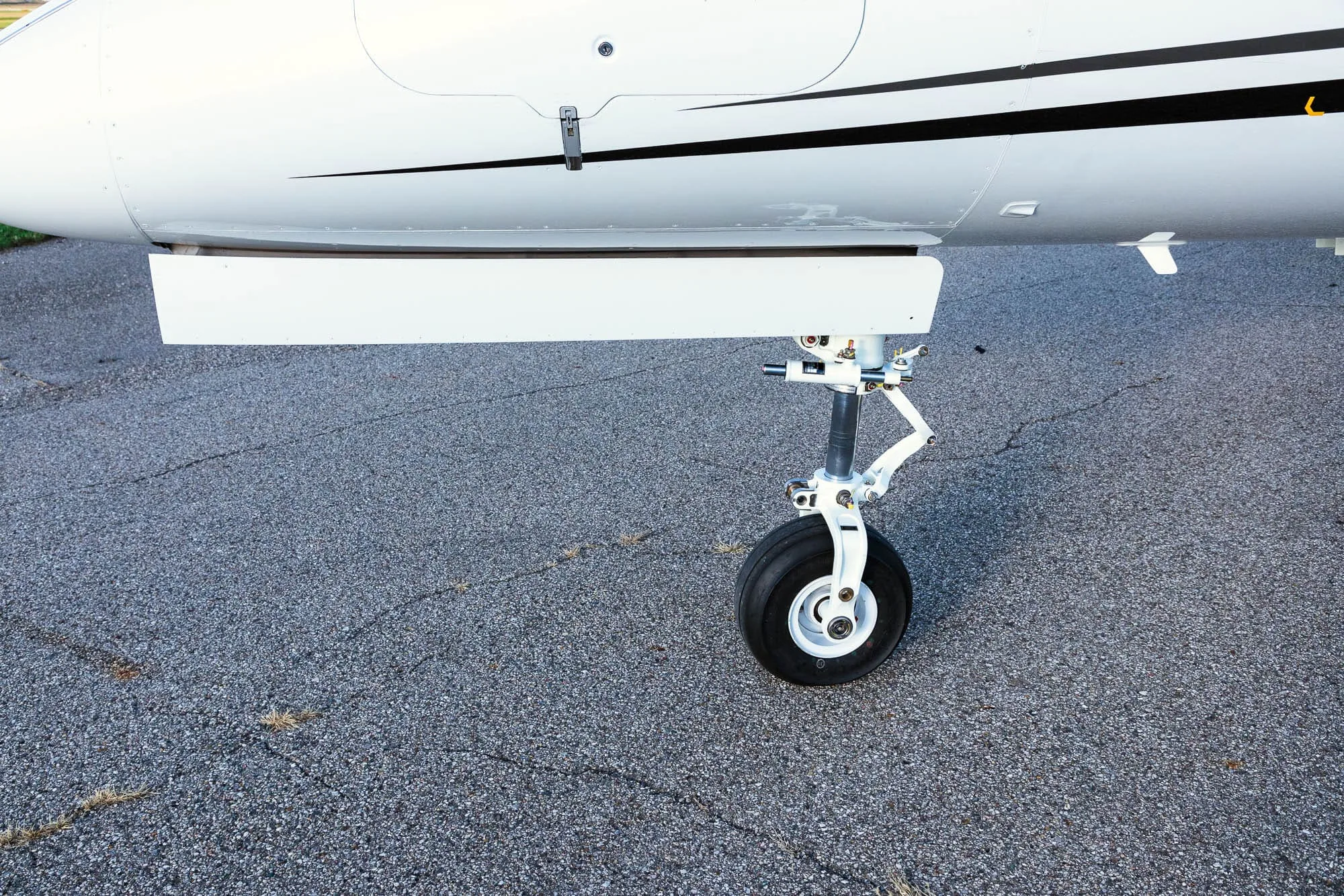 Exterior view of a 2009 Embraer Phenom 100, N644RM.