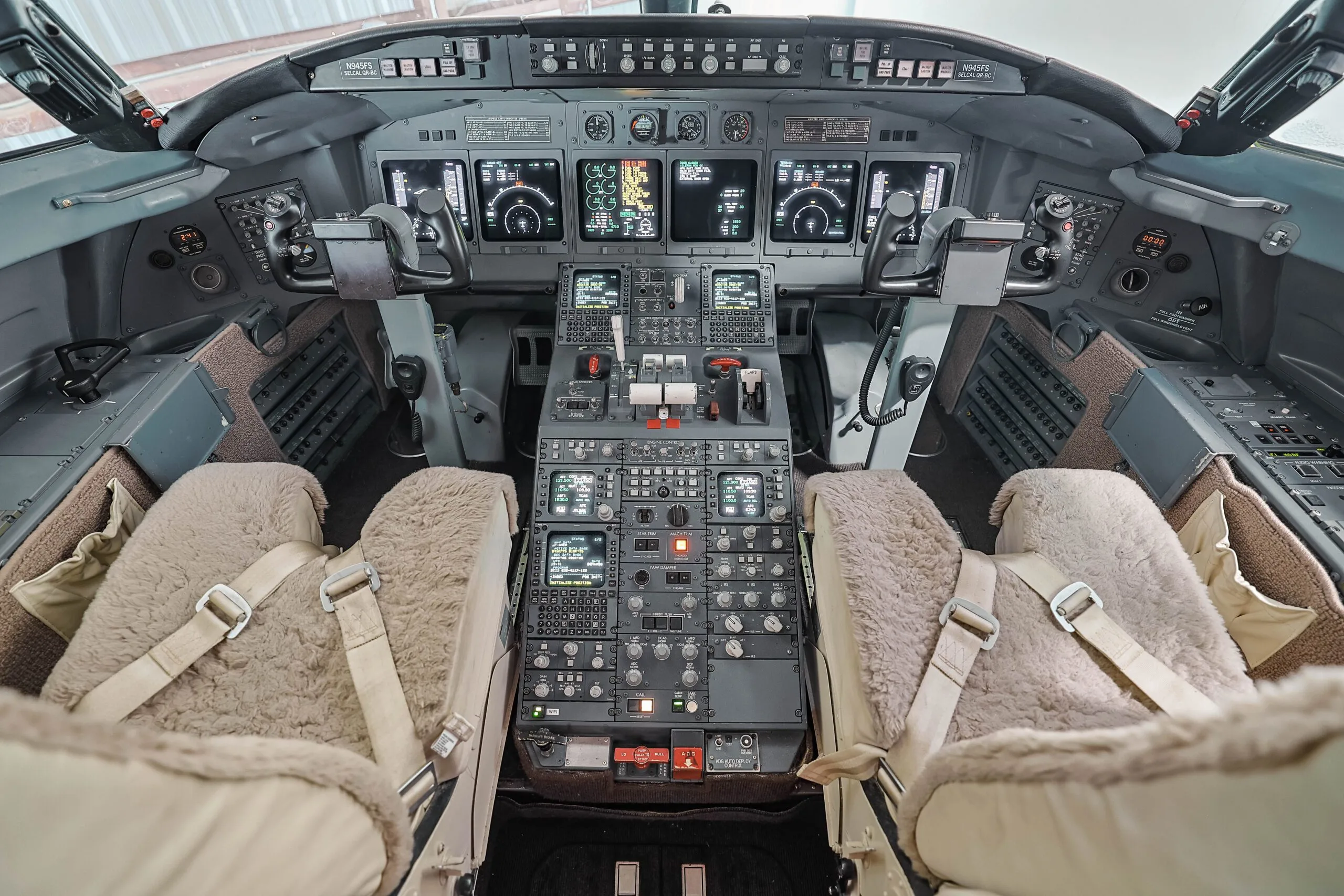 Cockpit and instrument panel of a 1998 Bombardier Challenger 604.