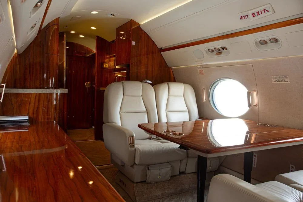 Cabin interior of a 2010 Gulfstream 450 - N908CC — | WCAS.