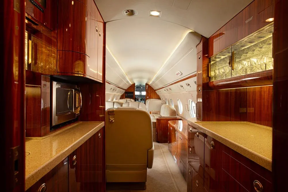Cabin interior of a 2010 Gulfstream 450 - N908CC — | WCAS.
