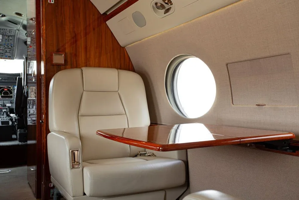 Cabin interior of a 2010 Gulfstream 450 - N908CC — | WCAS.