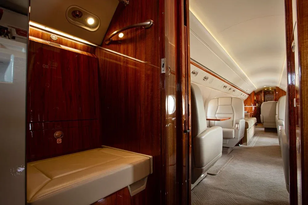Cabin interior of a 2010 Gulfstream 450 - N908CC — | WCAS.