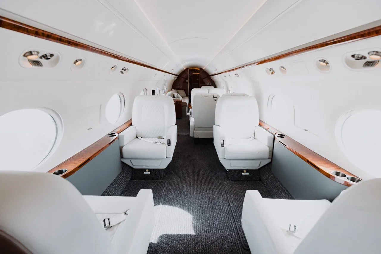 Cabin interior of a 2007 Gulfstream 550 - N345LC — | WCAS.