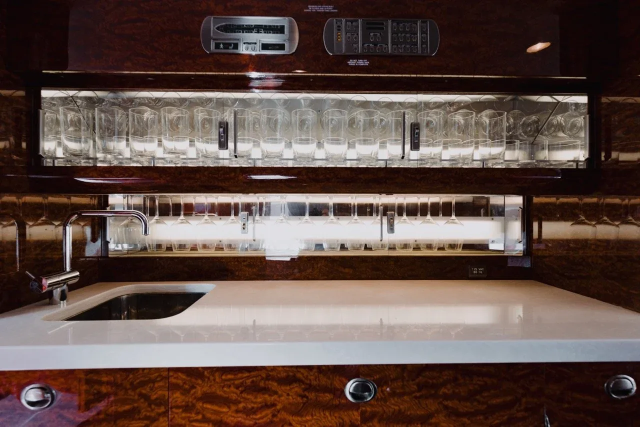 Cabin interior of a 2007 Gulfstream 550 - N345LC — | WCAS.