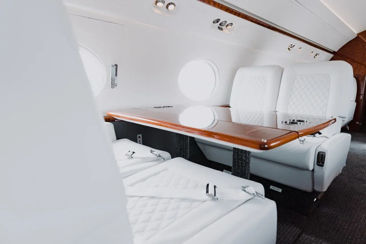 Cabin interior of a 2007 Gulfstream 550 - N345LC — | WCAS.