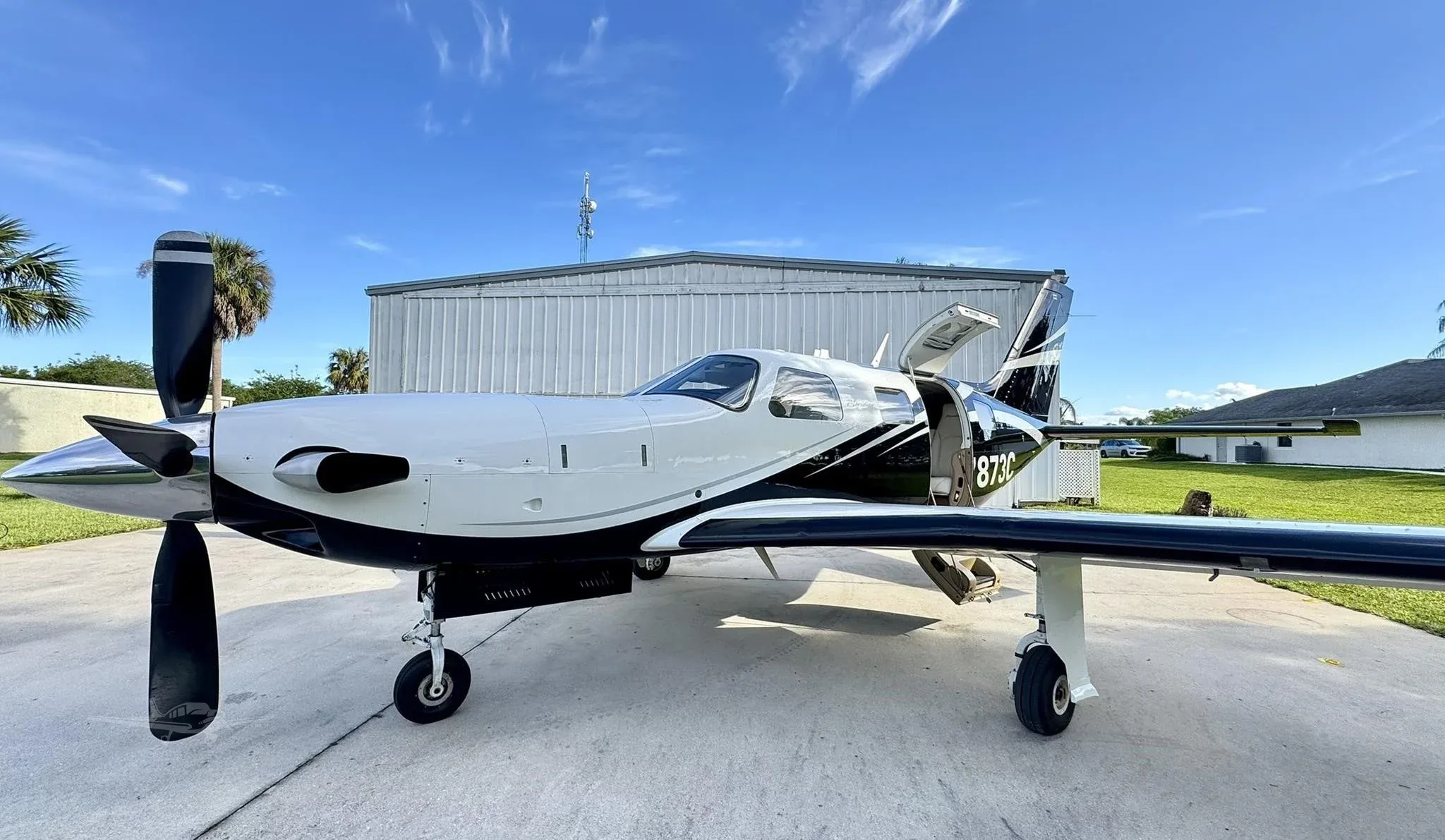 Exterior view of a 2008 Piper MERIDIAN.