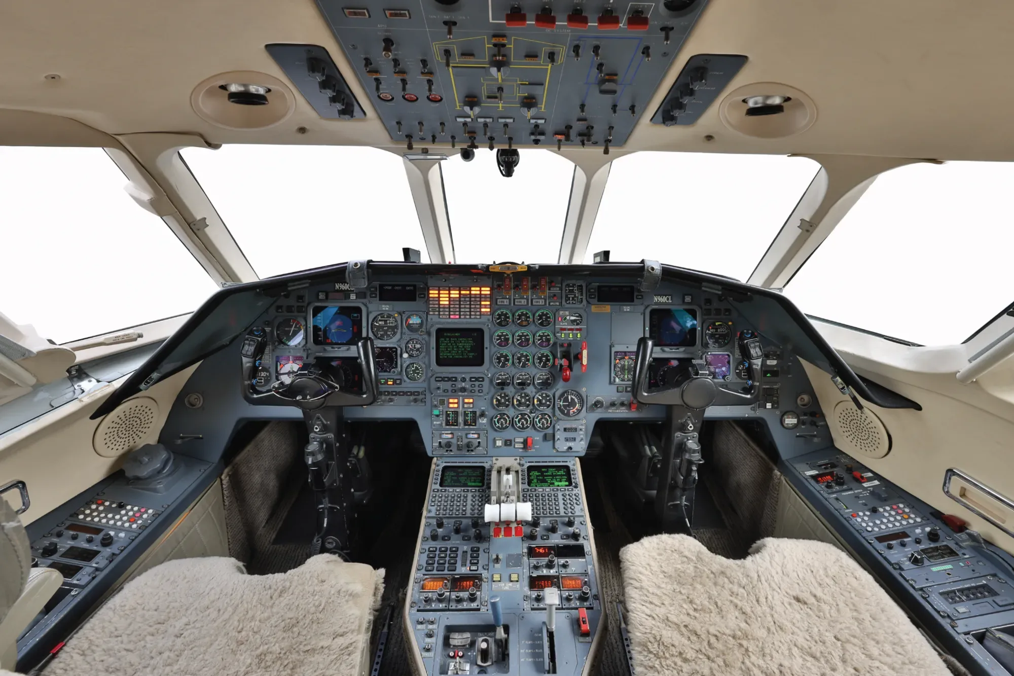Cockpit and instrument panel of a 1991 Dassault Falcon 900B.