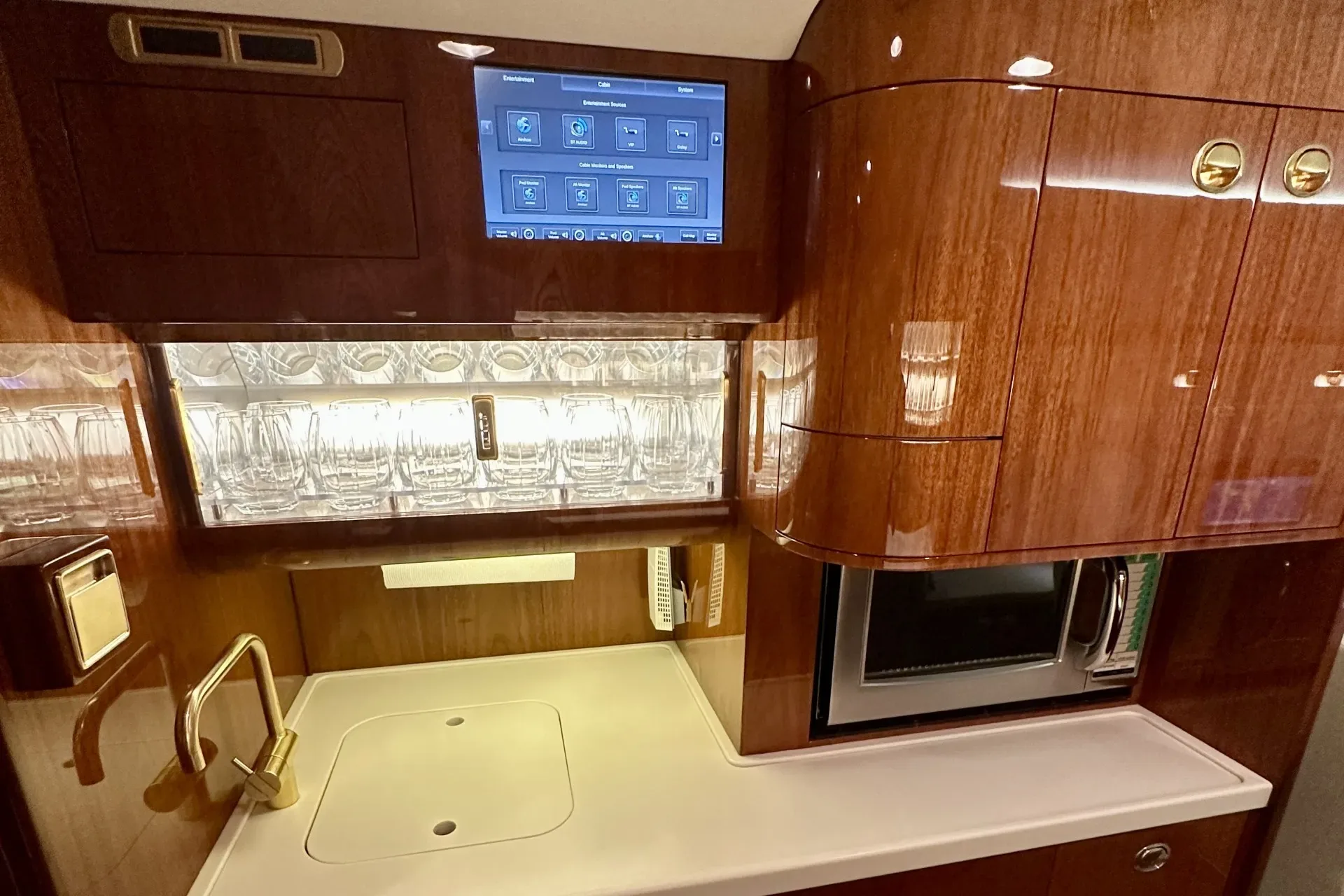 Cabin interior of a 2010 Gulfstream G550.