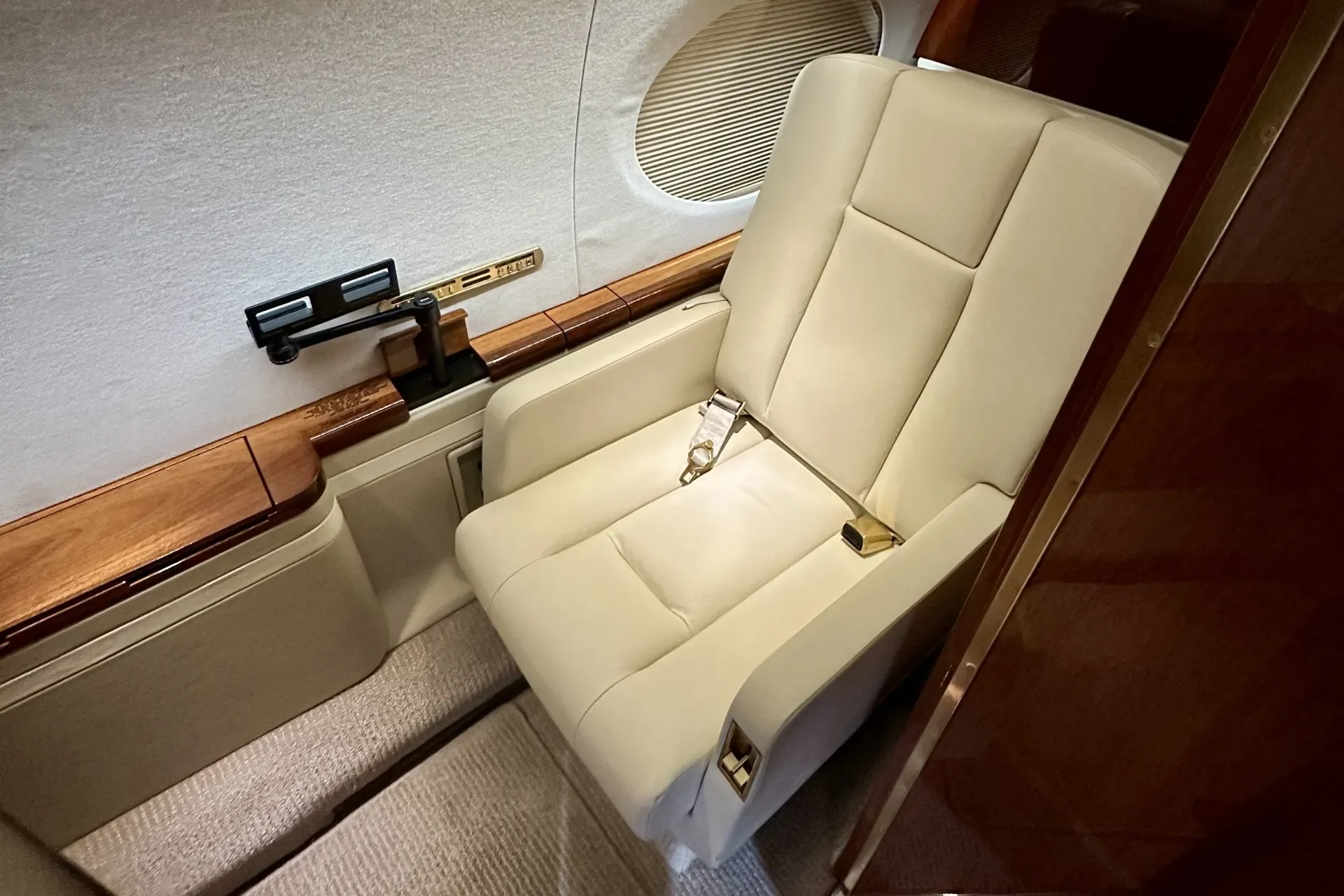Cabin interior of a 2010 Gulfstream G550.