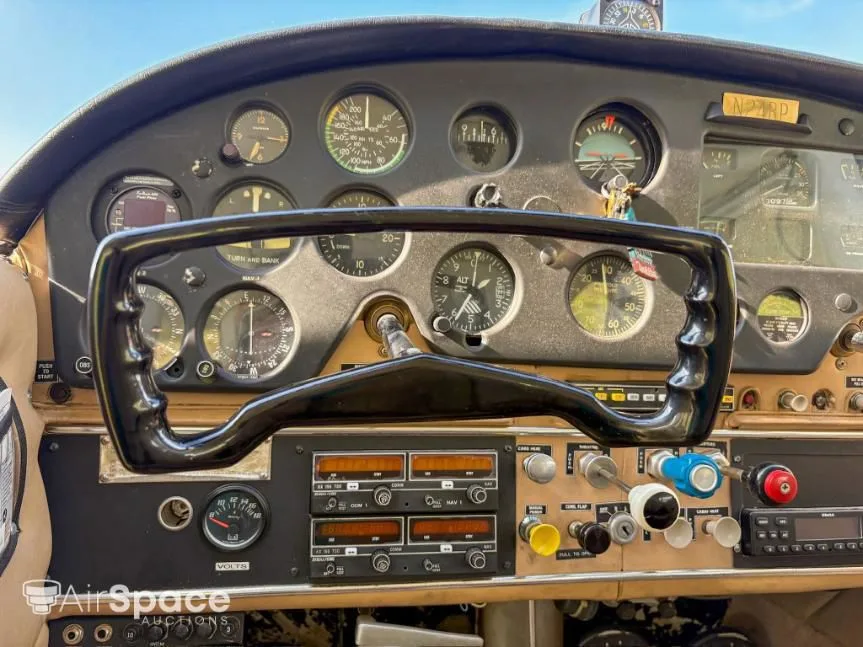 Cockpit and instrument panel of a 1956 Cessna 180A Skywagon.