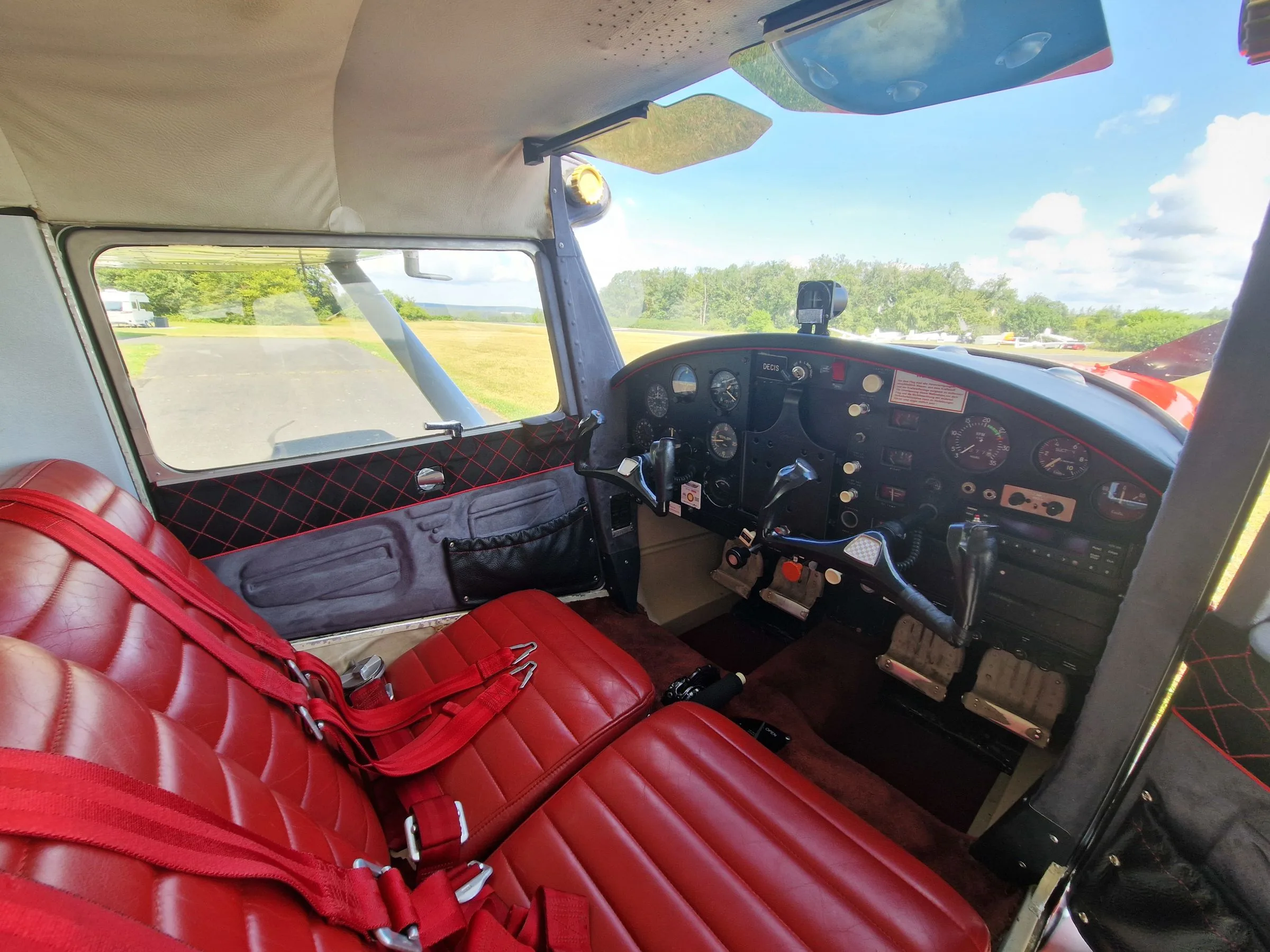 Cockpit and instrument panel of a 1962 Cessna 150B.