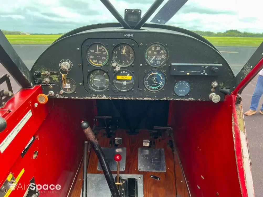 Cockpit and instrument panel of a 1963 Piper PA-18 Super Cub.
