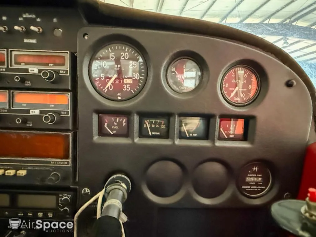 Cockpit and instrument panel of a 1967 Cessna 172 Skyhawk.