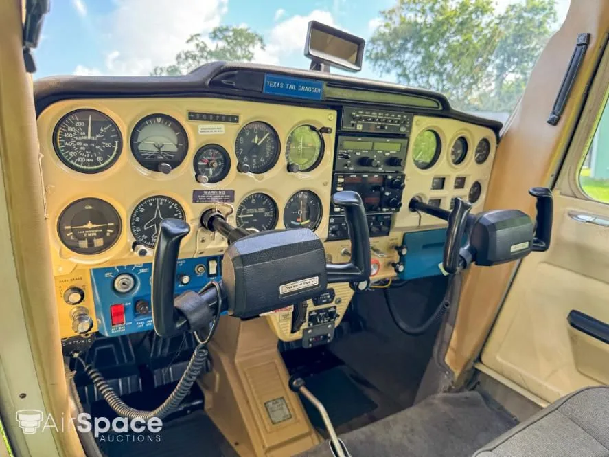 Cockpit and instrument panel of a 1971 Cessna 150L.